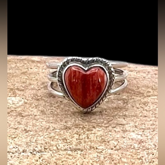 Navajo Native American Handmade Sterling Silver Spiny Oyster Heart Ring 7.25 - Picture 1 of 8